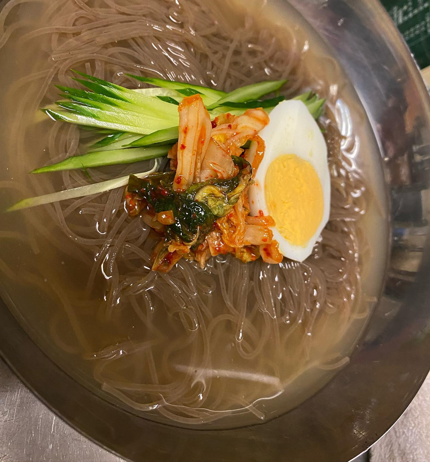 寒い季節でも大人気冷麺！！