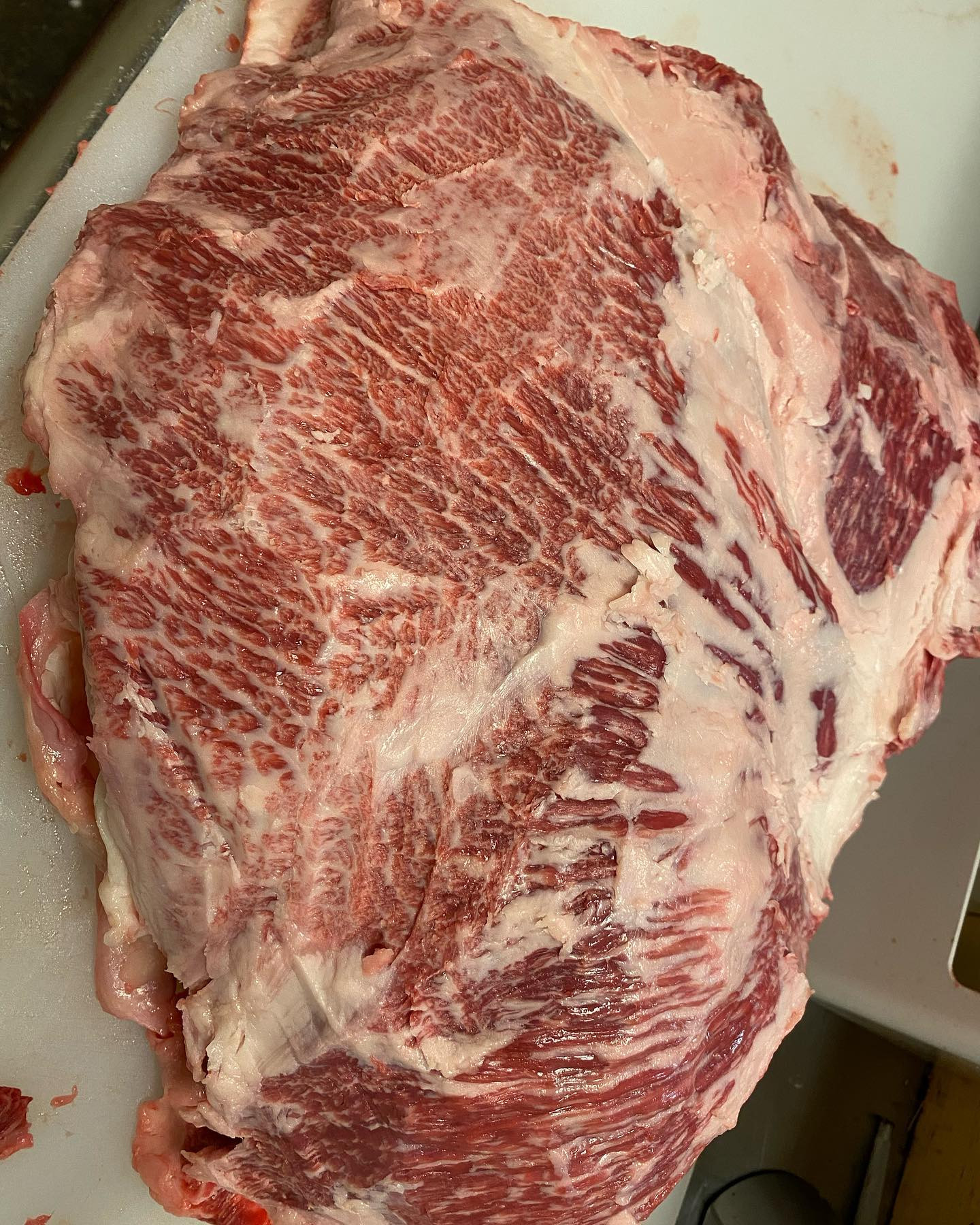 今日はお暇ぎみなのでがっつりお肉捌いてます😍